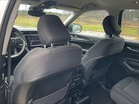 Used 2023 Jeep Grand Cherokee L Laredo image 34