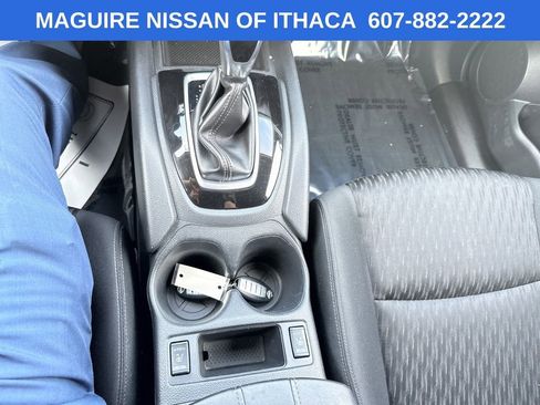 Used 2019 Nissan Rogue SV image 12