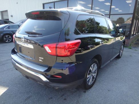 Used 2020 Nissan Pathfinder SL AWD/4WD image 4