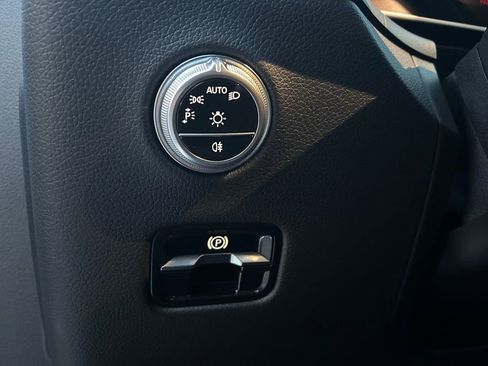 Used 2024 Mercedes-Benz GLC 300 4MATIC image 18