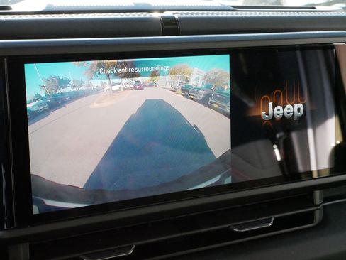 Used 2024 Jeep Wrangler Unlimited Rubicon image 30