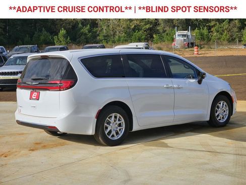 New 2026 Chrysler Pacifica Select FWD image 8