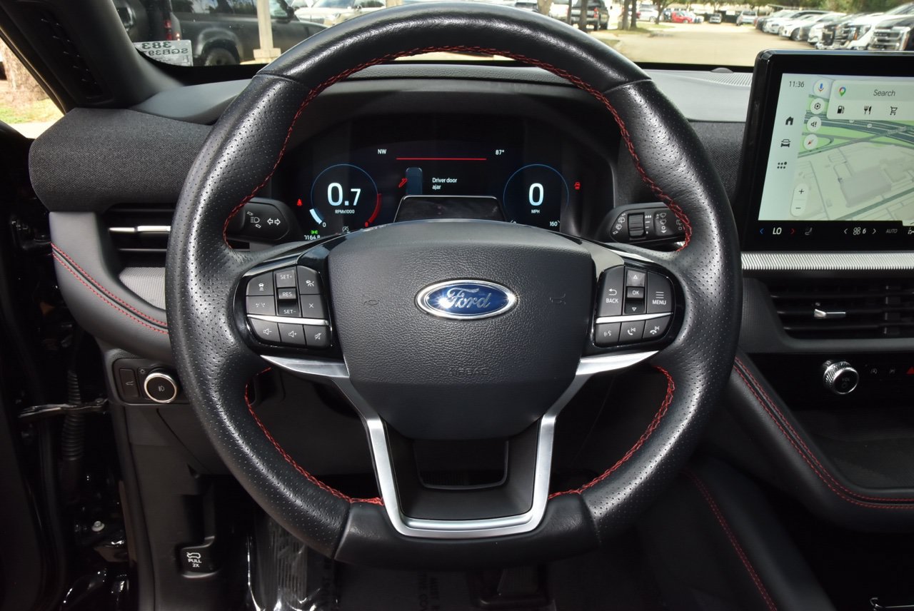 Used 2025 Ford Explorer ST-Line w/ ST-Line Street Pack AWD/4WD image 23