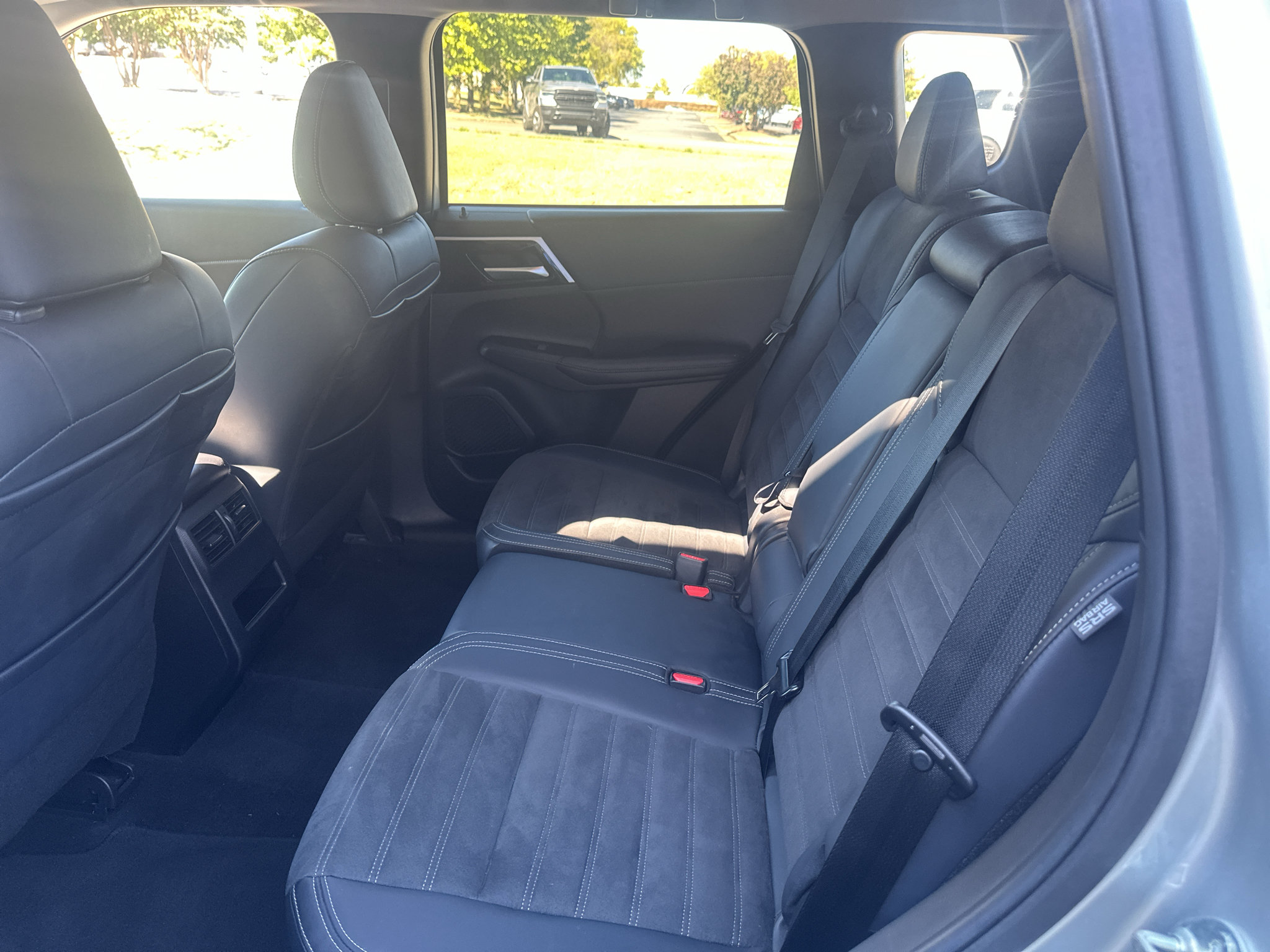 Used 2024 Mitsubishi Outlander SE FWD image 16