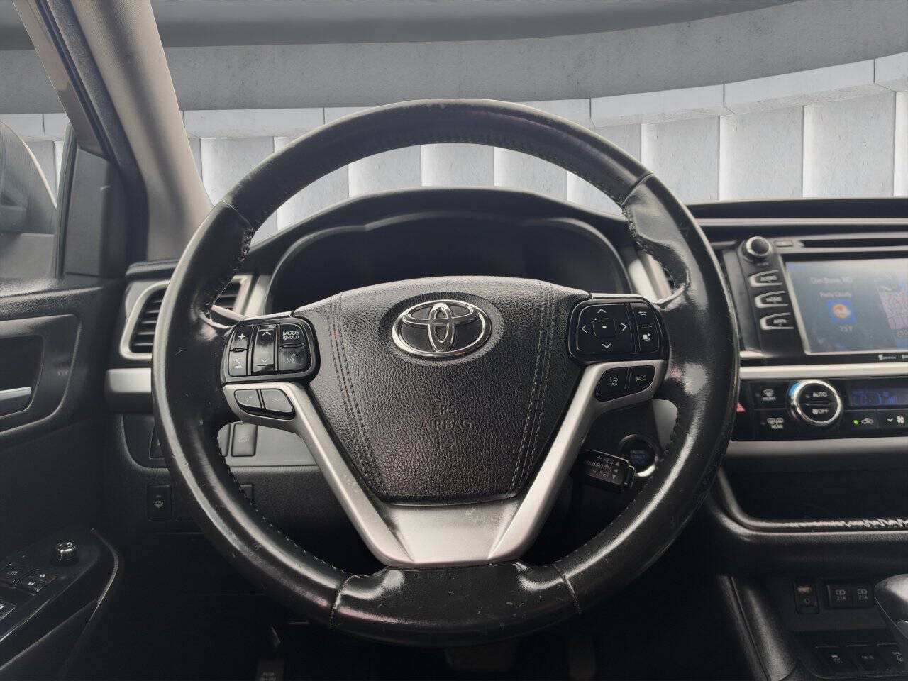 Used 2018 Toyota Highlander SE AWD/4WD image 13