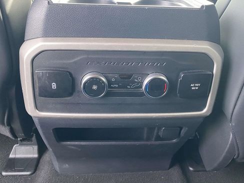 Used 2024 Ford Expedition XLT image 12