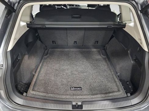 Used 2020 Volkswagen Tiguan SEL AWD/4WD image 27