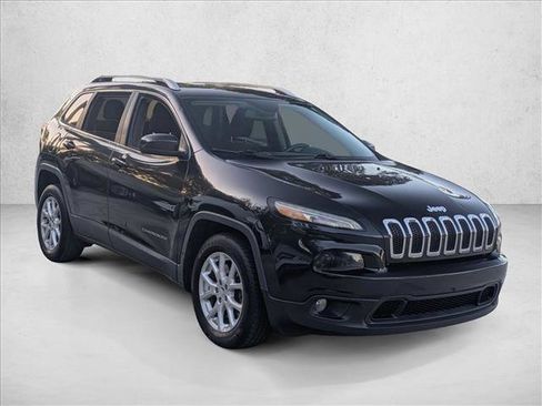 Used 2016 Jeep Cherokee Latitude image 3