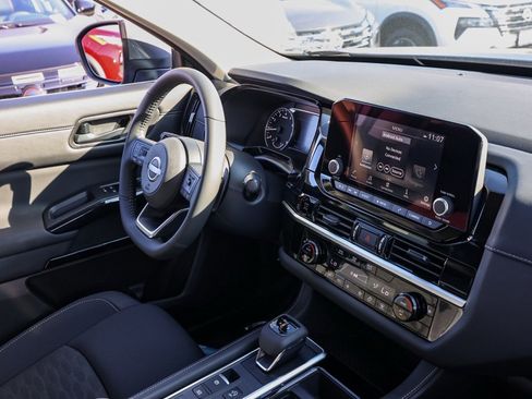 New 2025 Nissan Pathfinder SV image 20