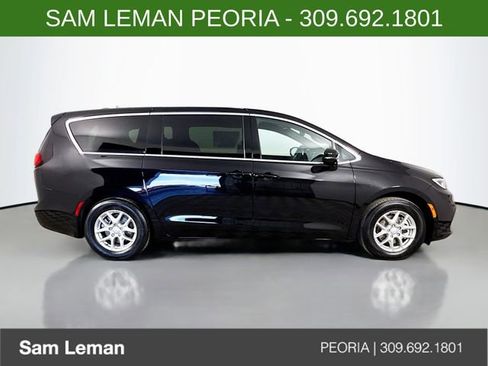 New 2026 Chrysler Pacifica Select image 8