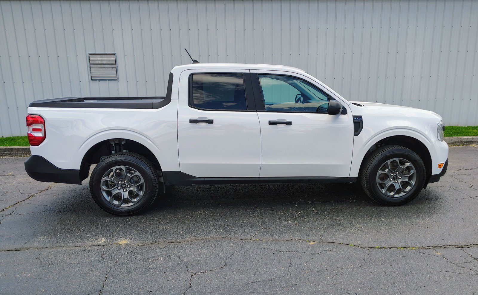 Used 2022 Ford Maverick XLT FWD image 3