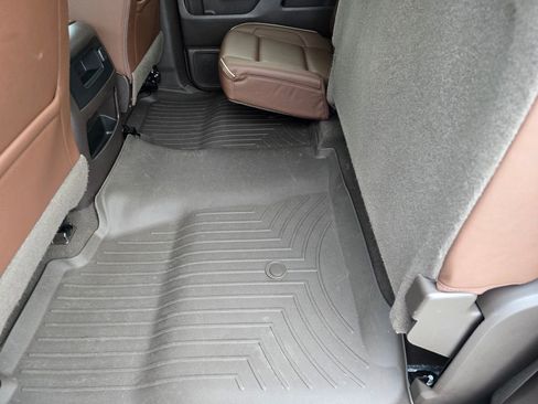 Used 2018 Chevrolet Silverado 1500 High Country image 11