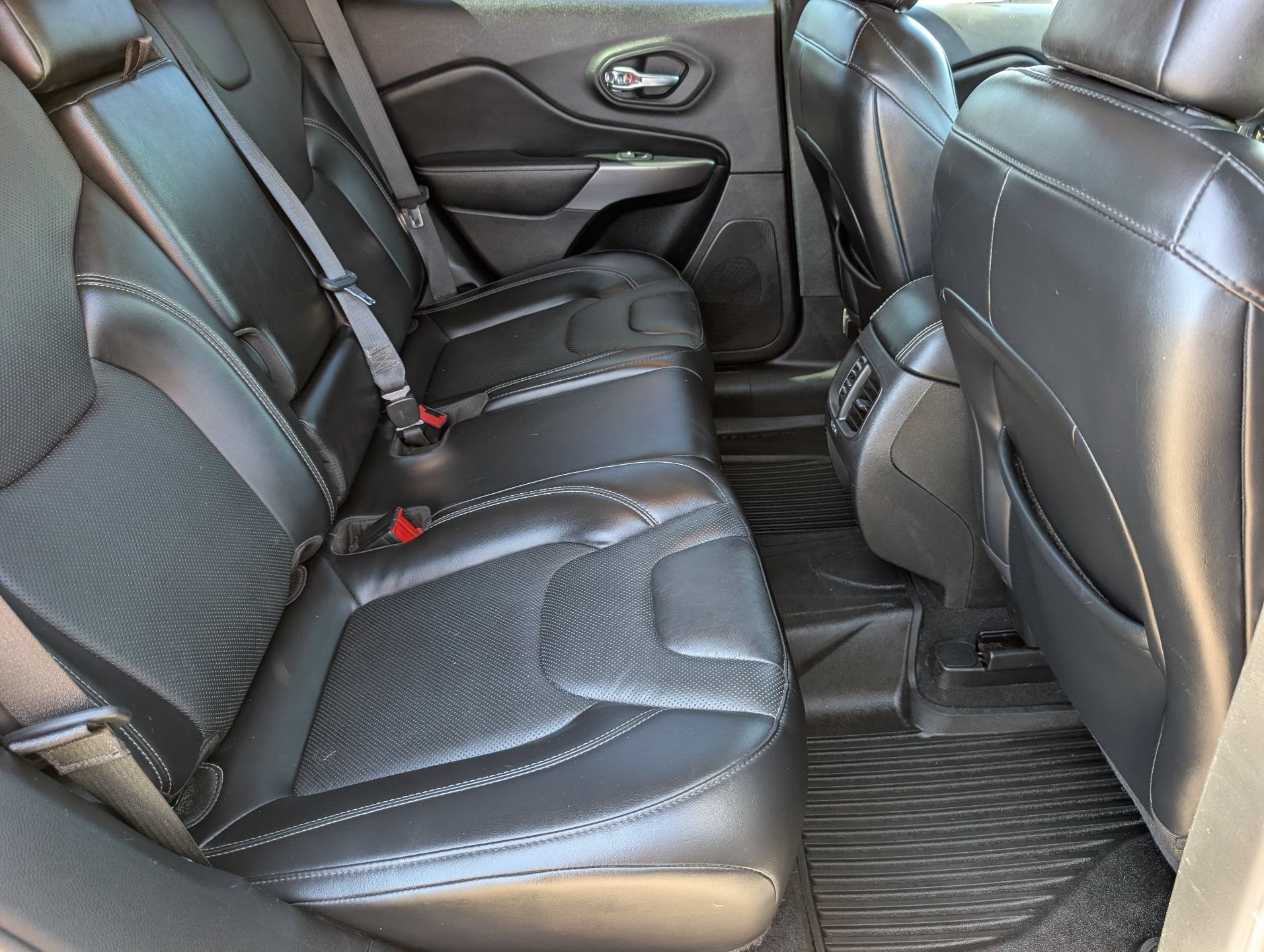 Used 2021 Jeep Cherokee Latitude Lux w/ Comfort/Convenience Group FWD image 13