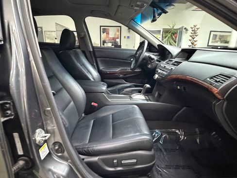Used 2010 Honda Crosstour EX-L image 17