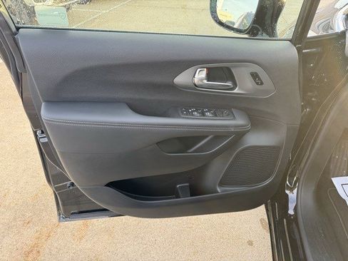 New 2026 Chrysler Pacifica Select image 8