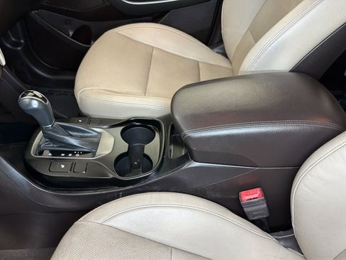 Used 2017 Hyundai Santa Fe SE w/ SE Premium Package 02 FWD image 25