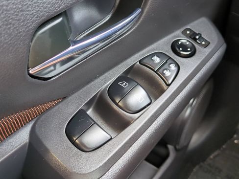 Used 2023 Nissan Kicks SR FWD image 22