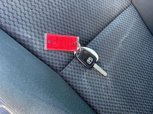 Used 2020 Honda Fit LX image 12