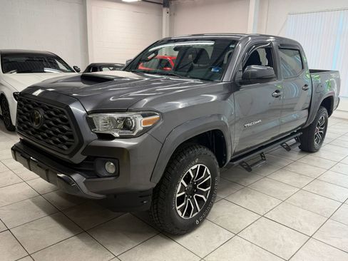 Used 2021 Toyota Tacoma TRD Sport w/ Technology Package AWD/4WD image 3