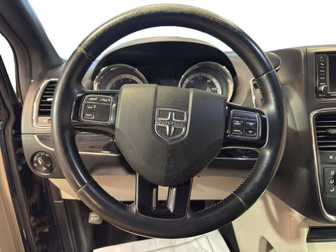 Used 2017 Dodge Grand Caravan SXT FWD image 15