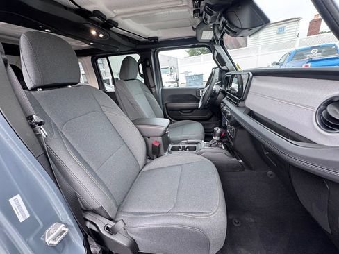 Used 2025 Jeep Wrangler Unlimited Sahara AWD/4WD image 18