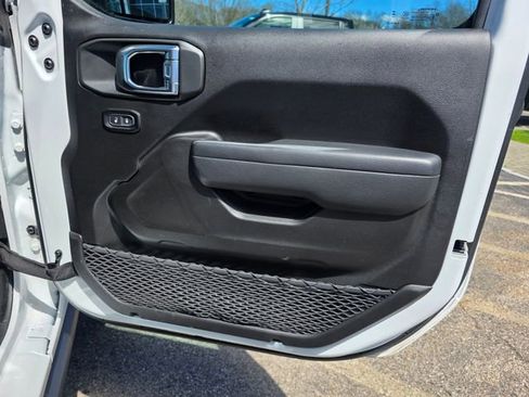 Used 2025 Jeep Gladiator Sport AWD/4WD image 9