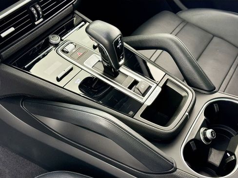 Used 2023 Porsche Cayenne image 19