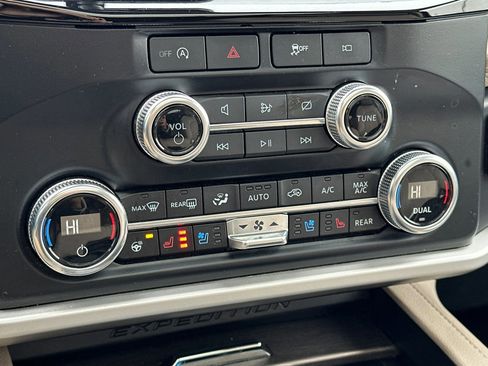 Used 2024 Ford Expedition Max Limited image 22