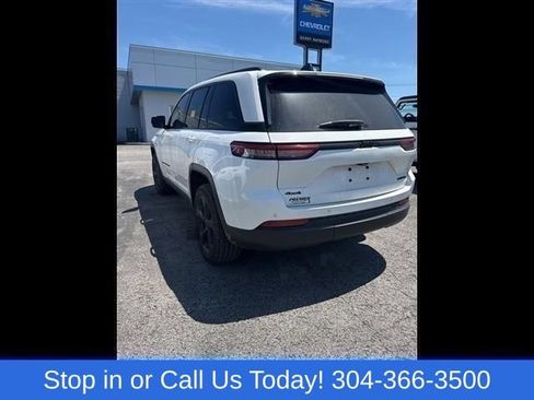 Used 2023 Jeep Grand Cherokee Limited w/ Black Appearance Package AWD/4WD image 5