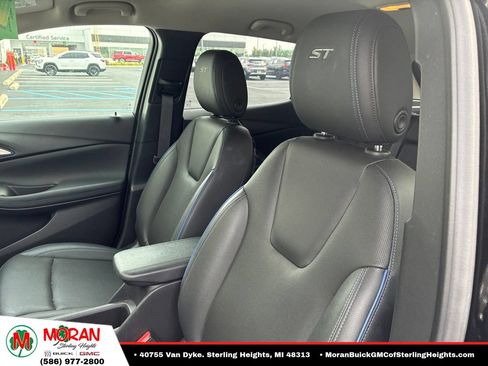 Used 2025 Buick Encore GX Sport Touring w/ Comfort Package AWD/4WD image 8