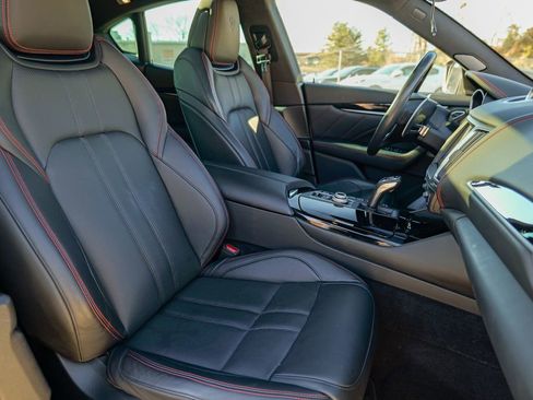 Used 2020 Maserati Levante GranSport image 38