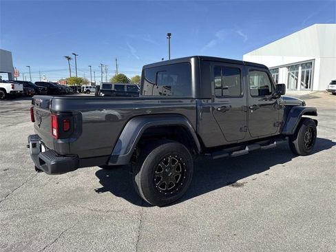 Used 2022 Jeep Gladiator Sport image 4