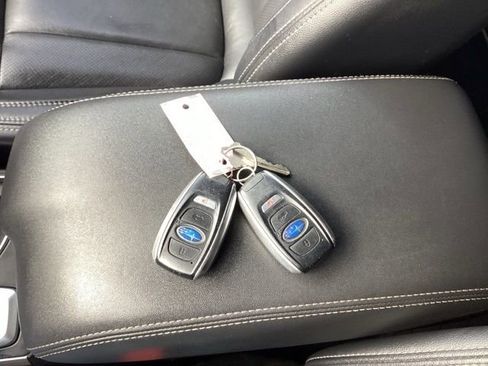 Used 2022 Subaru Ascent Limited w/ Technology Package image 32