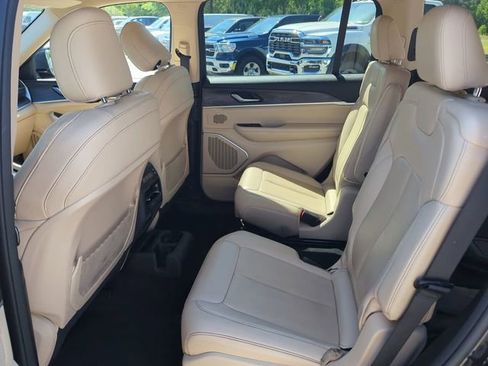 Certified 2022 Jeep Grand Cherokee L Limited AWD/4WD image 16