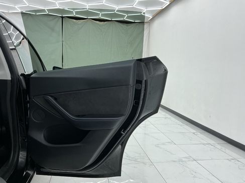 Used 2021 Tesla Model Y Long Range AWD/4WD image 25