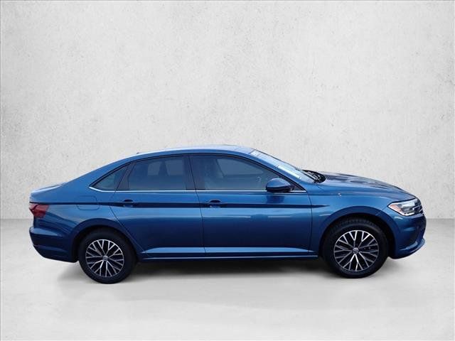 Used 2021 Volkswagen Jetta SE w/ SE Cold Weather Package FWD image 5