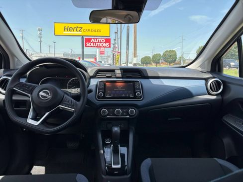 Used 2025 Nissan Versa SV FWD image 31