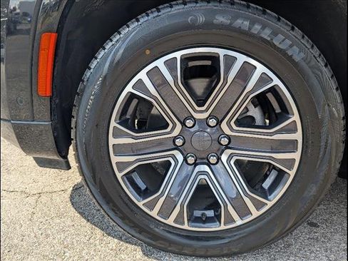 Used 2024 Jeep Wagoneer L Series II w/ Flexible Seating Group image 25