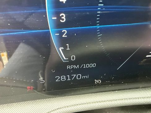 Used 2024 Cadillac XT4 Luxury w/ Cold Weather Package FWD image 5