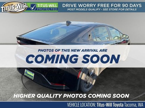 Used 2025 Toyota Prius LE FWD image 4