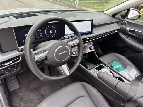 Used 2025 Hyundai Sonata Limited FWD image 16