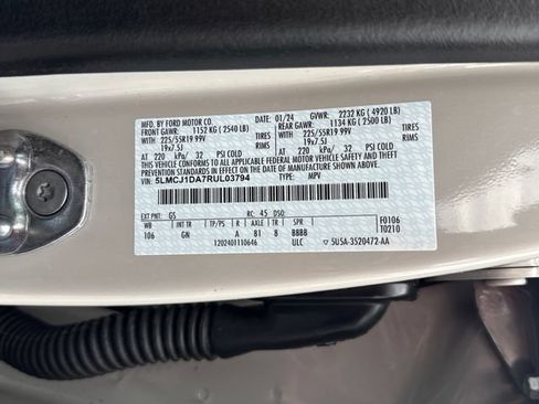 Used 2024 Lincoln Corsair AWD w/ Equipment Group 101A image 33