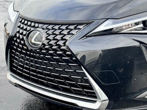 Used 2022 Lexus UX 200 w/ Premium Package image 4