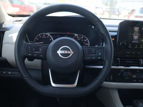 Used 2025 Nissan Pathfinder SL FWD image 12