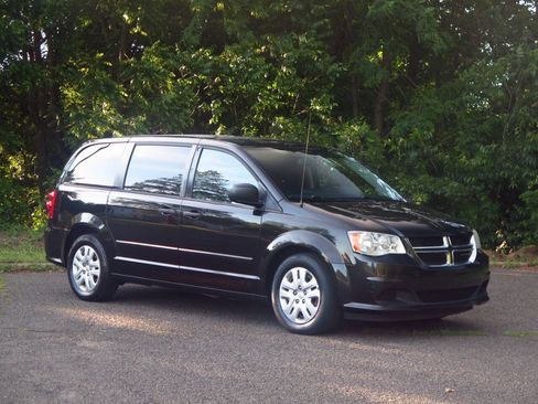 Used 2015 Dodge Grand Caravan American Value Package w/ UConnect Hands-Free Group FWD image 6