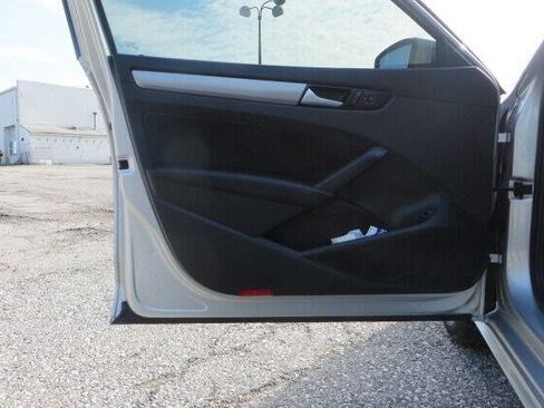 Used 2014 Volkswagen Passat 1.8T Wolfsburg Edition image 36