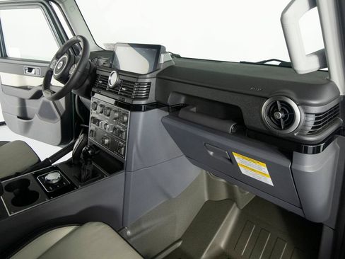 Used 2025 INEOS Grenadier Station Wagon AWD/4WD image 29