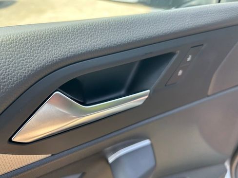 Used 2025 Volkswagen Jetta SE w/ Sunroof Package image 43