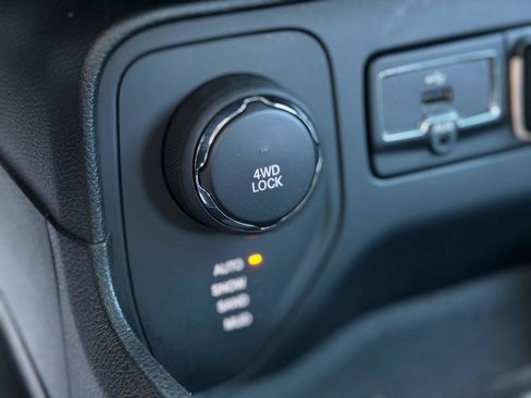 Used 2017 Jeep Renegade Limited AWD/4WD image 22