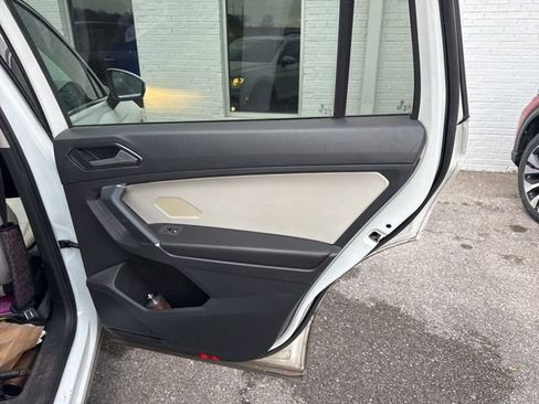 Used 2018 Volkswagen Tiguan SEL image 9